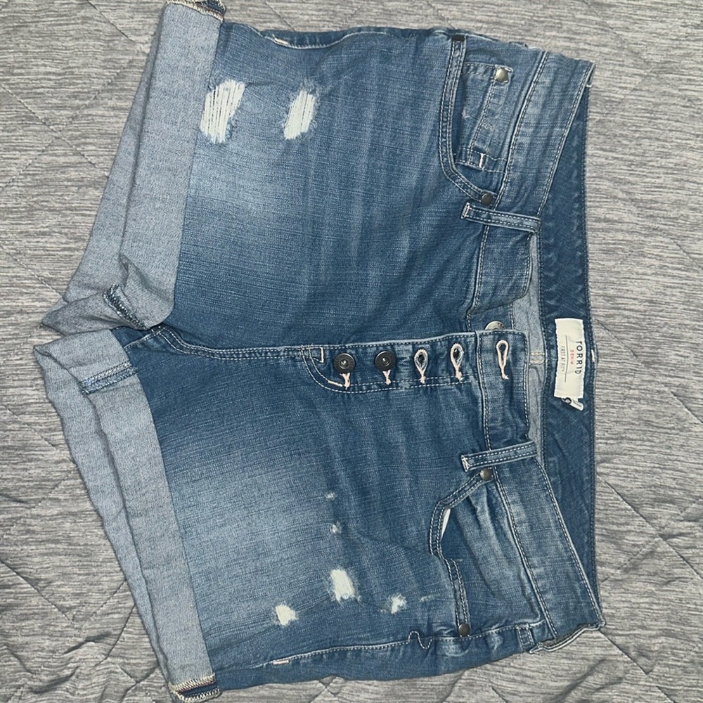 Torrid size 16 denim first at fit cuff shorts